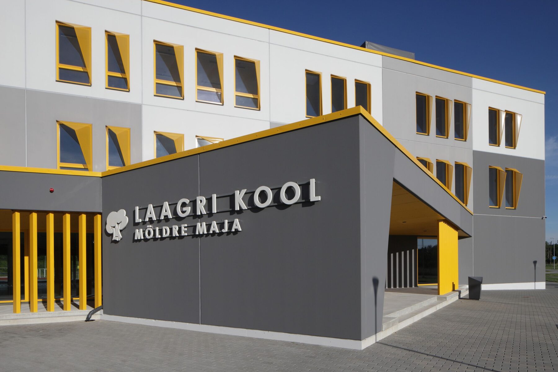 Laagri Möldre kool ja staadion Saue vallas