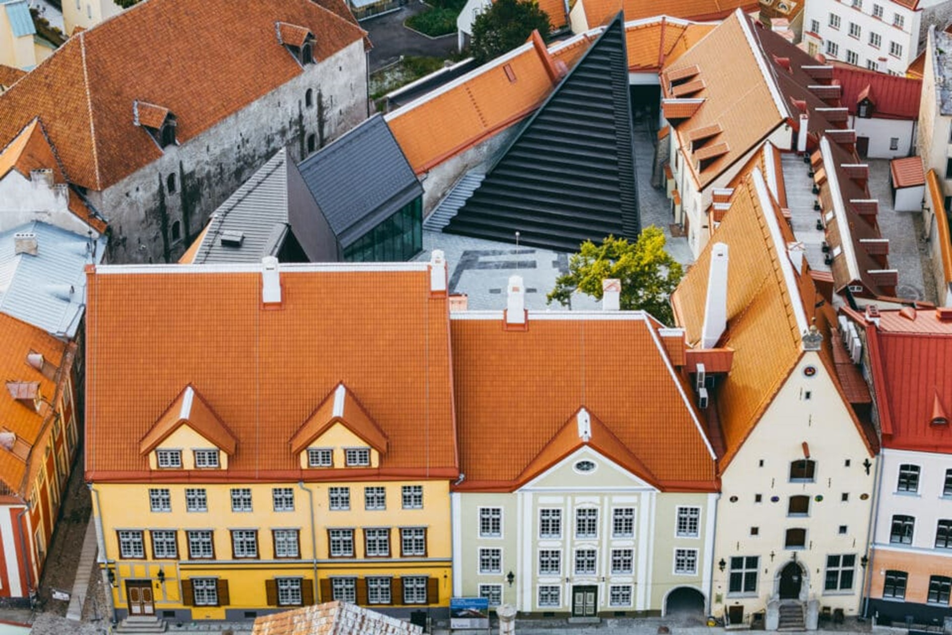 Vaade Tallinna Linnateatrile Laia tänava poolt
