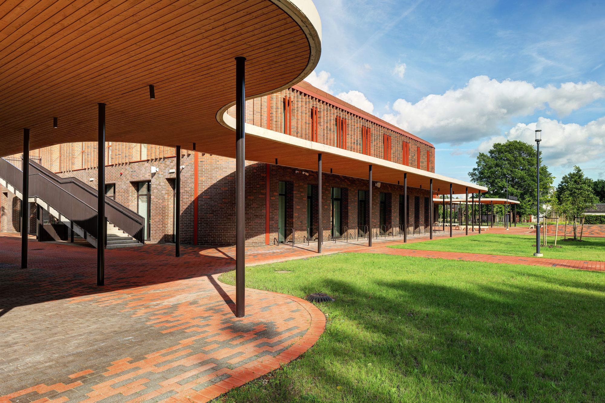Canopy and inner courtyard of Lihula Gymnasium